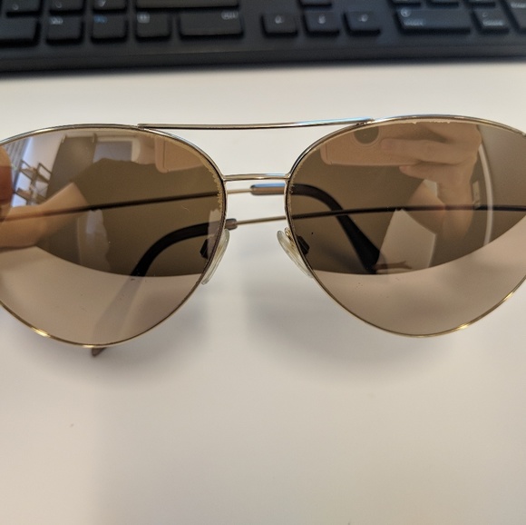 Victoria Beckham Accessories - Victoria Beckham Rose Gold classic aviators